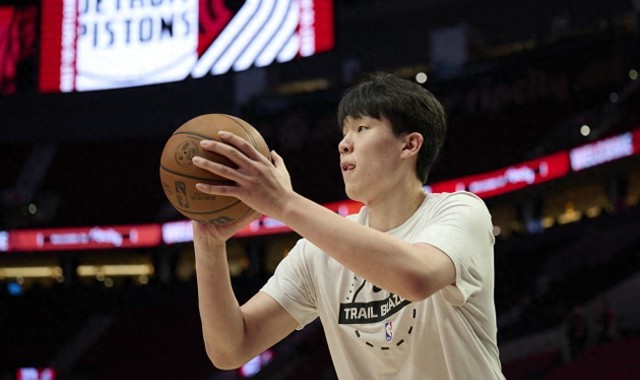 开云体育下载-开拓者VS勇士，杨瀚森NBA再战库里格林有望登场，目标8+4+2